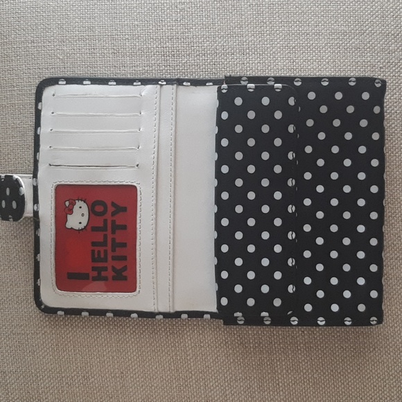 Hello Kitty Wallet - Picture 5 of 17